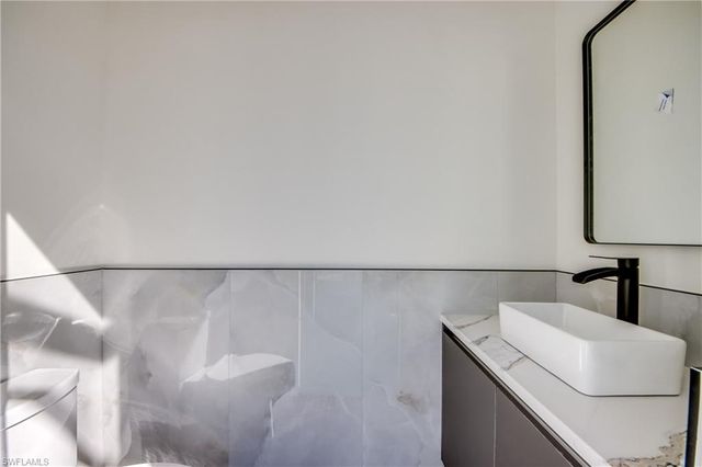 5254 Tamiami CT, Cape Coral, FL 33904