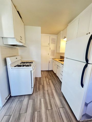 4064 Oakcrest Dr, San Diego, CA 92105