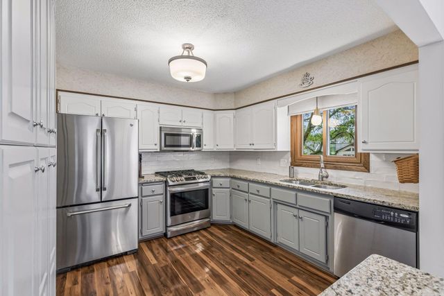 710 Clearbrook Lane, Vadnais Heights, MN 55127