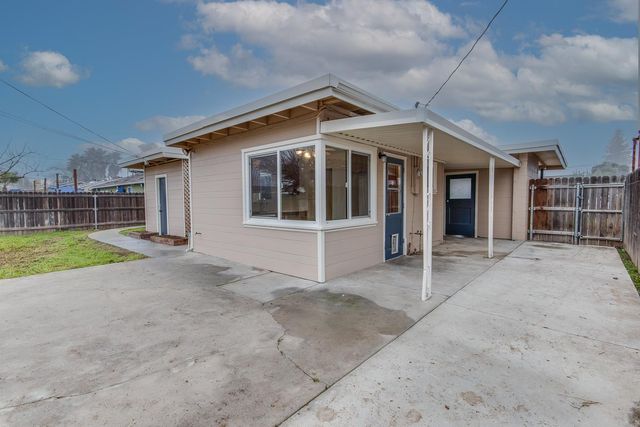 208 W Hampton Way, Fresno, CA 93705