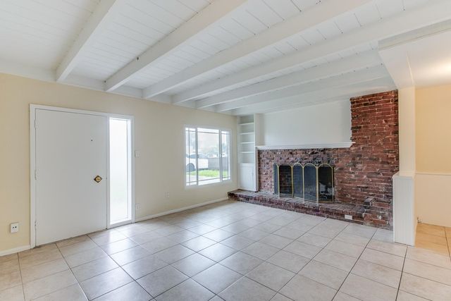 208 W Hampton Way, Fresno, CA 93705