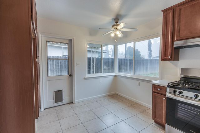 208 W Hampton Way, Fresno, CA 93705