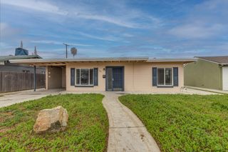 208 W Hampton Way, Fresno, CA 93705