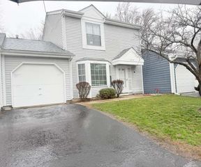 640 Pleasant Place, Island Lake, IL 60042