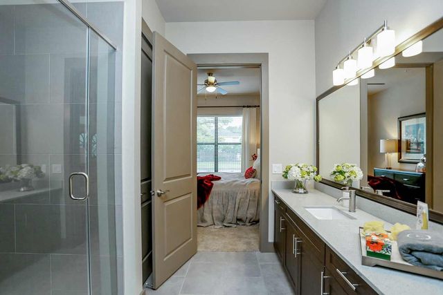 2033 S Gessner Road 4304, Houston, TX 77063