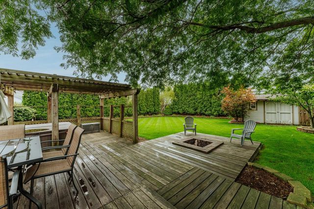 605 E Quail RUN, Oak Creek, WI 53154
