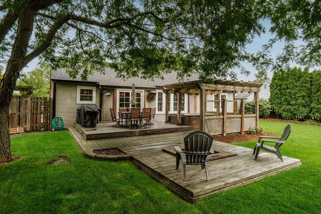 605 E Quail RUN, Oak Creek, WI 53154
