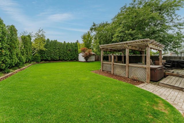 605 E Quail RUN, Oak Creek, WI 53154