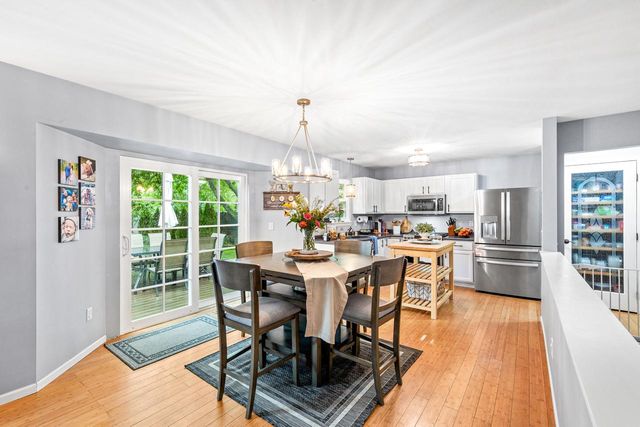 605 E Quail RUN, Oak Creek, WI 53154