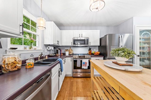 605 E Quail RUN, Oak Creek, WI 53154