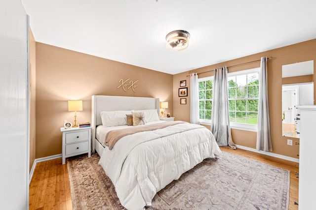 605 E Quail RUN, Oak Creek, WI 53154