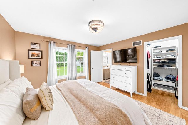 605 E Quail RUN, Oak Creek, WI 53154