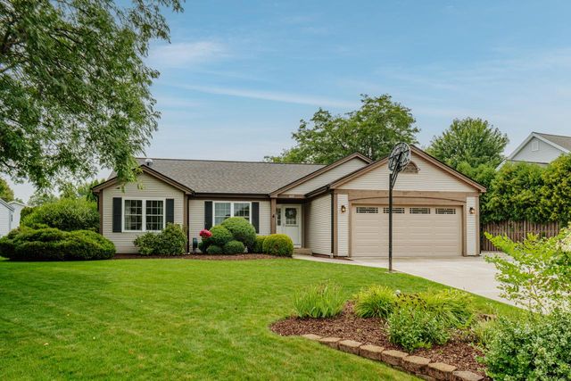 605 E Quail RUN, Oak Creek, WI 53154