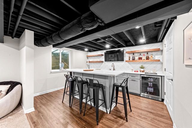 605 E Quail RUN, Oak Creek, WI 53154
