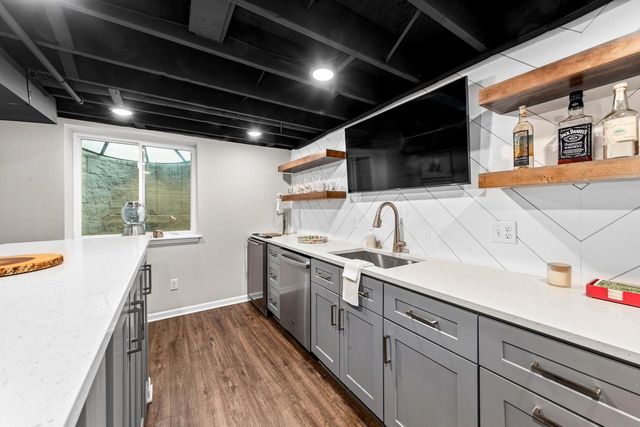 605 E Quail RUN, Oak Creek, WI 53154