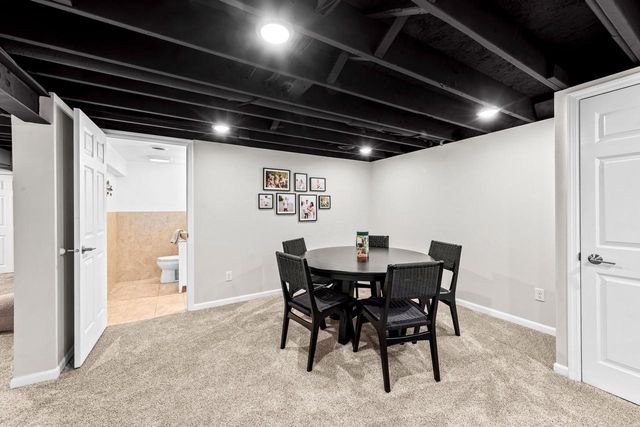 605 E Quail RUN, Oak Creek, WI 53154