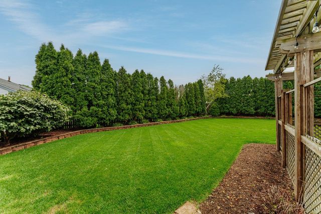 605 E Quail RUN, Oak Creek, WI 53154