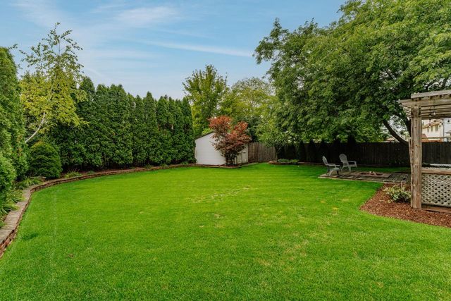 605 E Quail RUN, Oak Creek, WI 53154