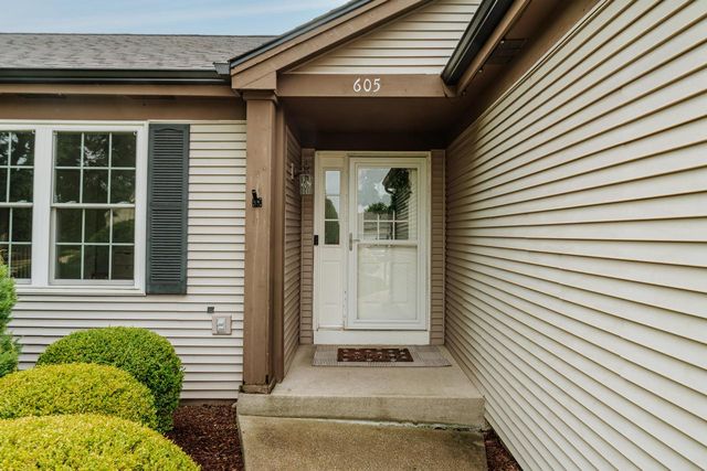 605 E Quail RUN, Oak Creek, WI 53154