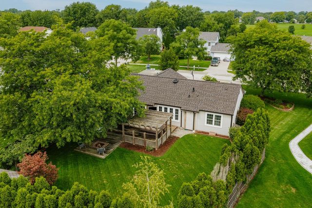 605 E Quail RUN, Oak Creek, WI 53154