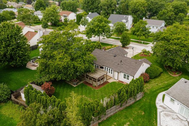 605 E Quail RUN, Oak Creek, WI 53154