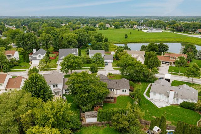 605 E Quail RUN, Oak Creek, WI 53154