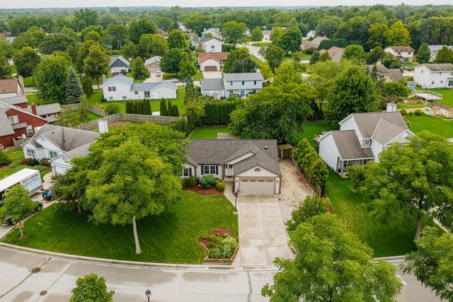 605 E Quail RUN, Oak Creek, WI 53154