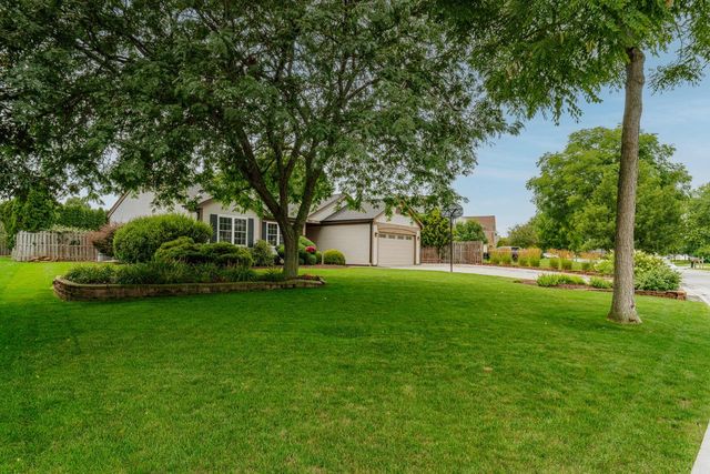 605 E Quail RUN, Oak Creek, WI 53154