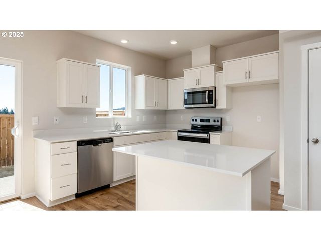 3842 Sw 35th St, Gresham, OR 97080