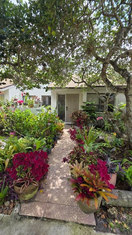 7922 NW 10th Street, Plantation, FL 33322