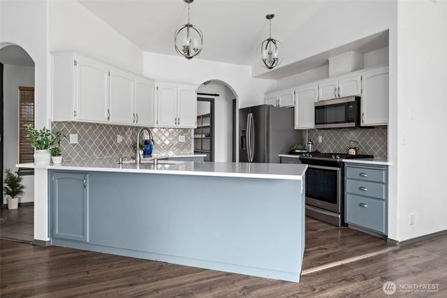 2060 SW 16th, Oak Harbor, WA 98277