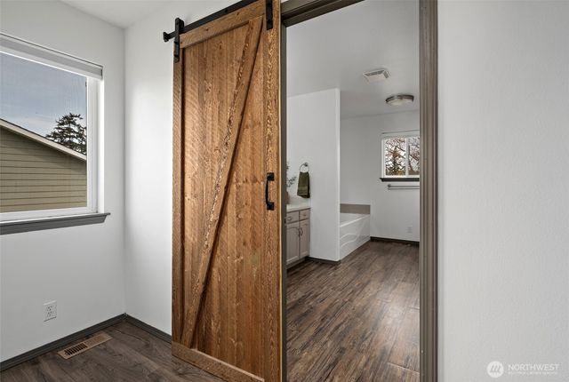 2060 SW 16th, Oak Harbor, WA 98277