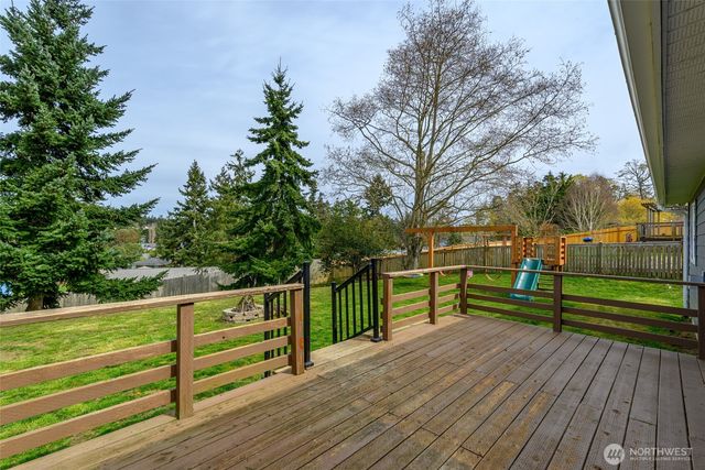2060 SW 16th, Oak Harbor, WA 98277
