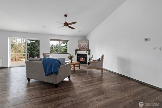 2060 SW 16th, Oak Harbor, WA 98277