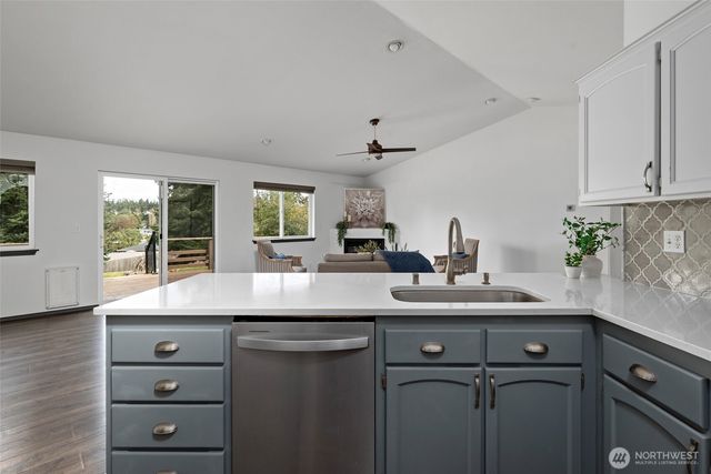 2060 SW 16th, Oak Harbor, WA 98277