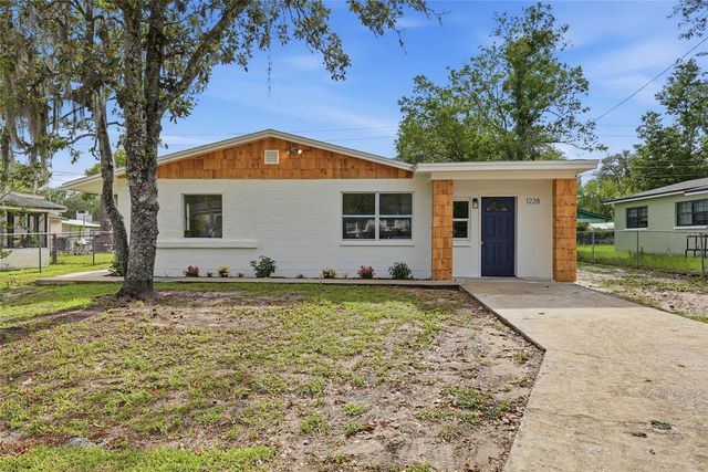 1228 SE 19TH STREET, Gainesville, FL 32641