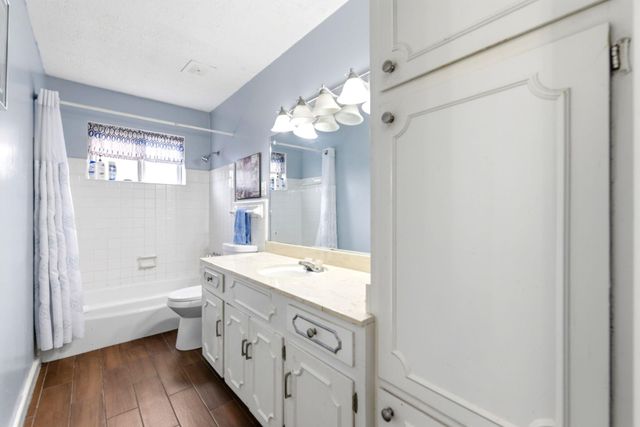 9711 Ebb Street, Houston, TX 77089