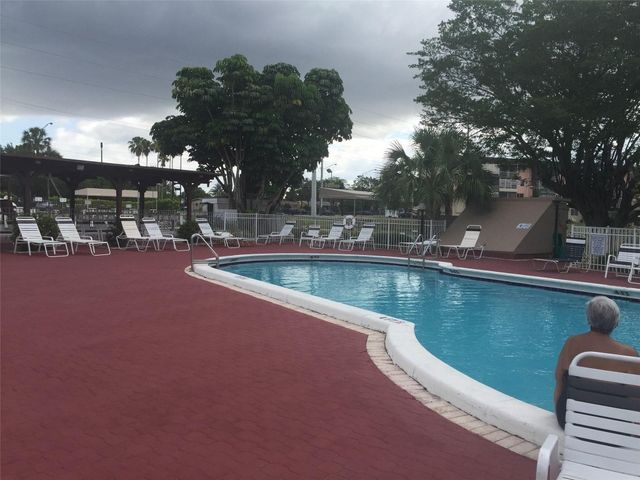 2901 NW 46th Avenue 106, Lauderdale Lakes, FL 33313