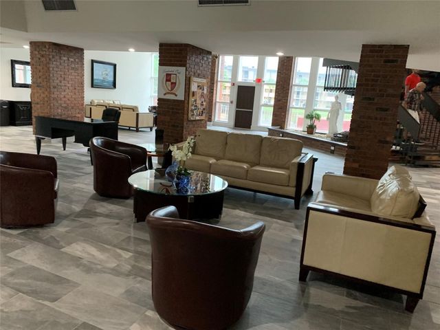 2901 NW 46th Avenue 106, Lauderdale Lakes, FL 33313