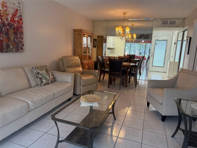 2901 NW 46th Avenue 106, Lauderdale Lakes, FL 33313