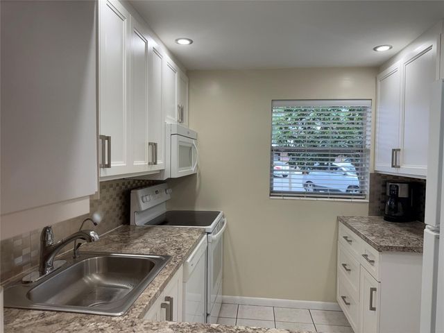 2901 NW 46th Avenue 106, Lauderdale Lakes, FL 33313