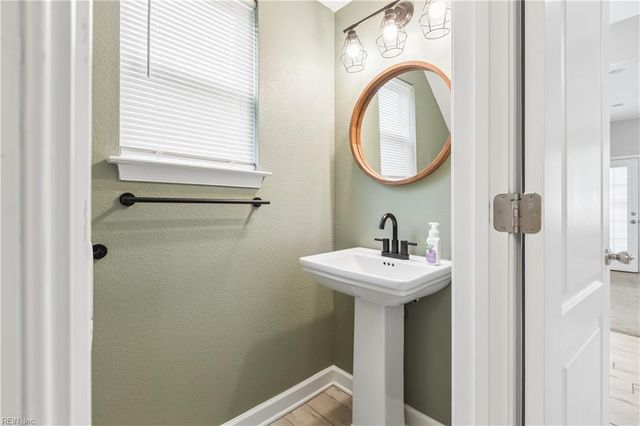 5 Lacrosse ST, Hampton, VA 23663