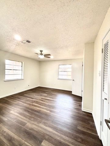 1618 Oakridge Drive, Pantego, TX 76013