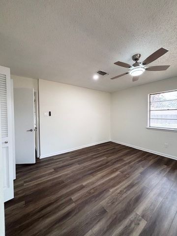 1618 Oakridge Drive, Pantego, TX 76013