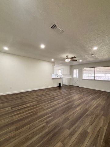 1618 Oakridge Drive, Pantego, TX 76013