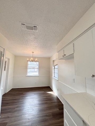 1618 Oakridge Drive, Pantego, TX 76013