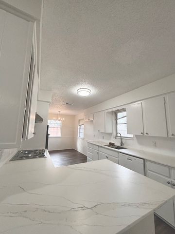 1618 Oakridge Drive, Pantego, TX 76013