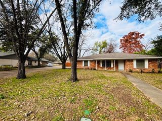 1618 Oakridge Drive, Pantego, TX 76013