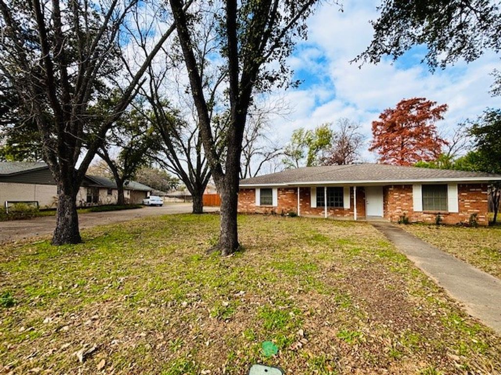 1618 Oakridge Drive, Pantego, TX 76013