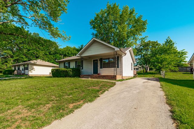 215 Al Oerter Dr, Clarksville, TN 37042